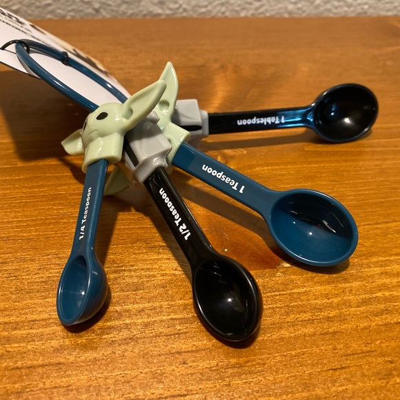 Disney’s Star Wars The Mandalorian & Baby Yoda Plastic Measuring Spoons Set of 4 - Picture 16 of 16
